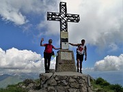 54 Alla croce di vetta di Cima Alben (2019 m)